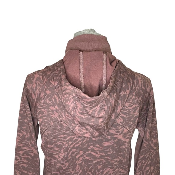 ATHLETA TRIUMPH PRINTED HOODIE 
Purple Zip-Up Hoodie Thumbholes Activewear Sz M - Picture 7 of 14